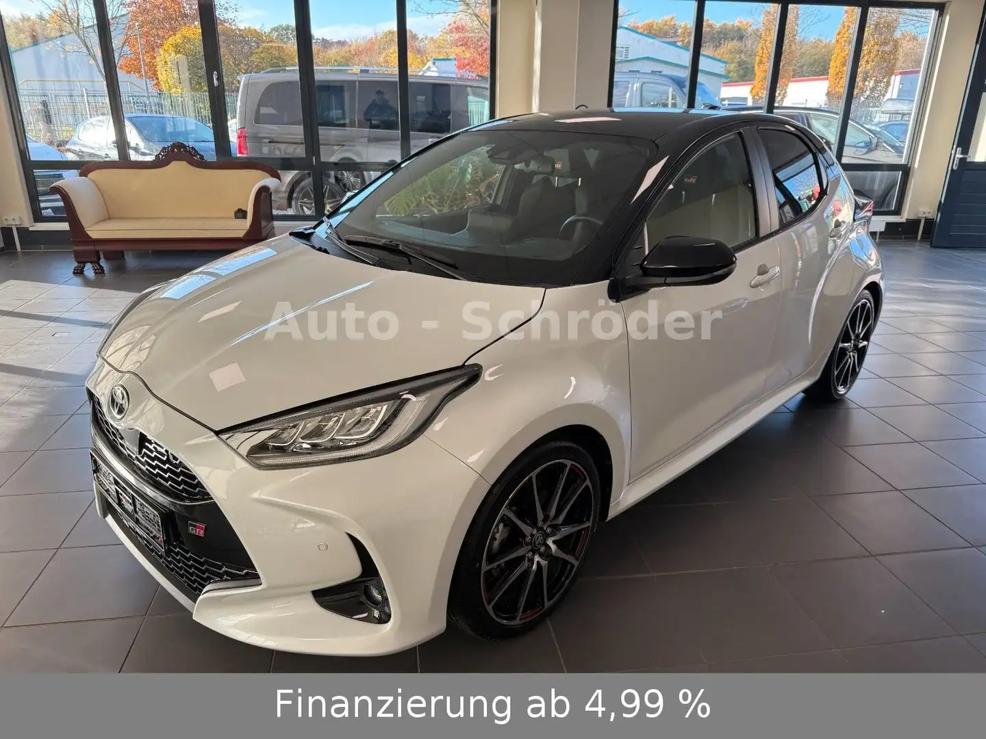 Toyota Yaris Hybrid GR Sport Wit - 2