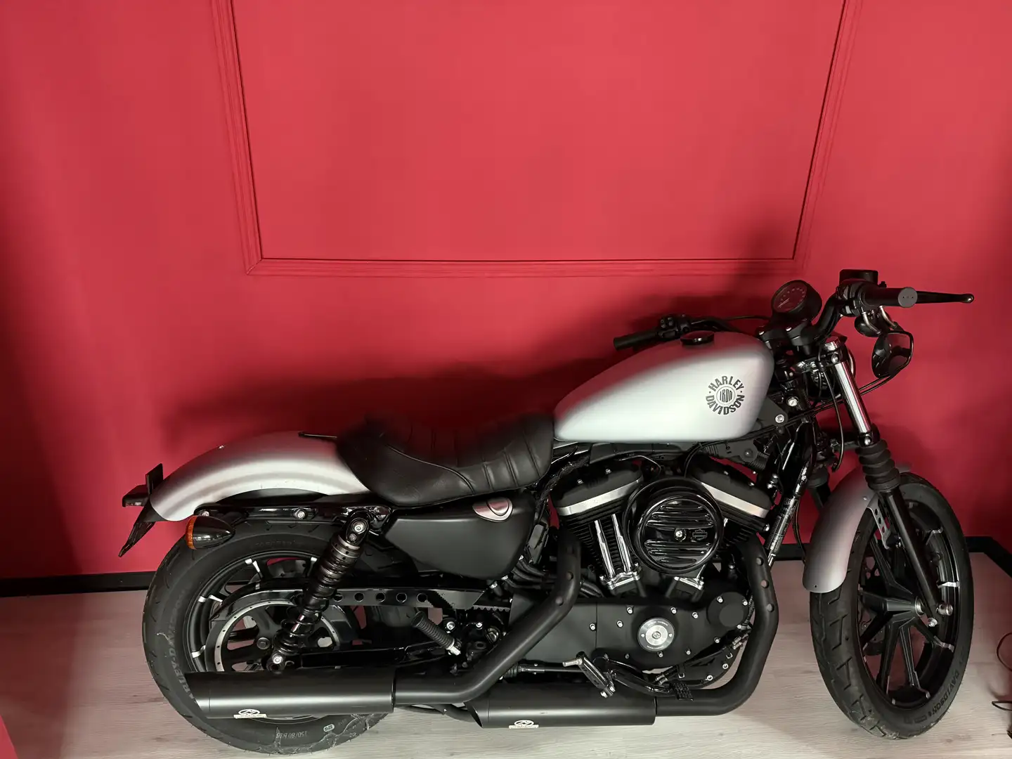 Harley-Davidson Iron 883 Срібний - 1