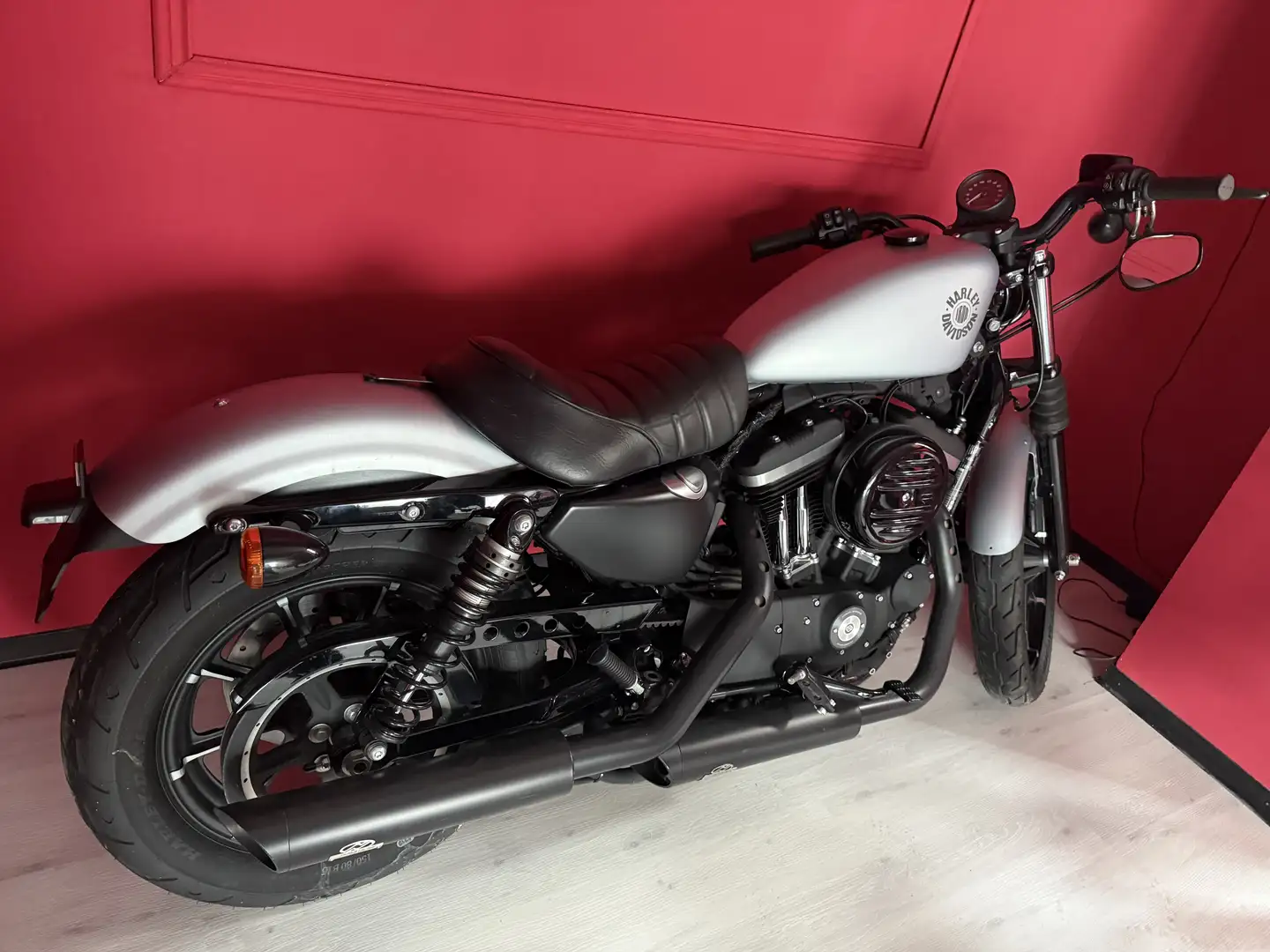 Harley-Davidson Iron 883 Срібний - 2