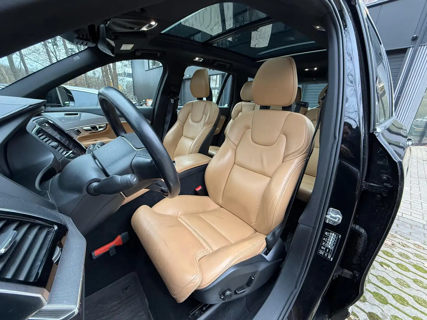 Volvo XC90 2.0 T8 Twin Engine AWD Inscription B&W | 360° View Zwart - 2