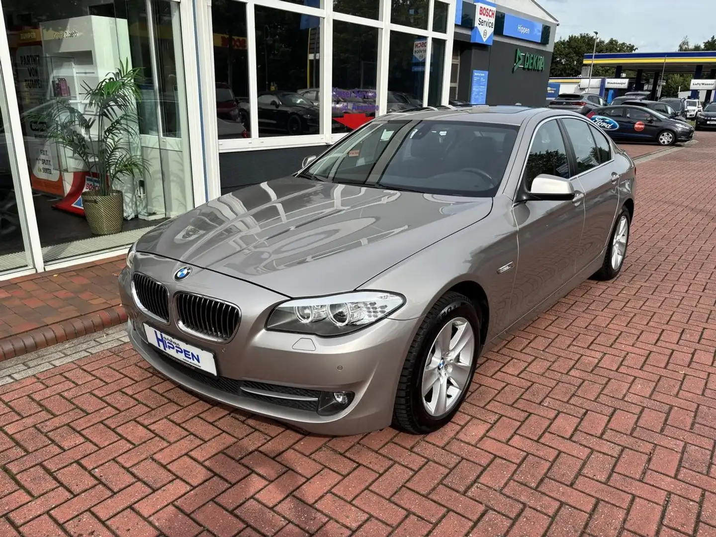 BMW 528 i Automatik, S-Dach, Navi, Leder, 1. Hand wenig KM Plateado - 1