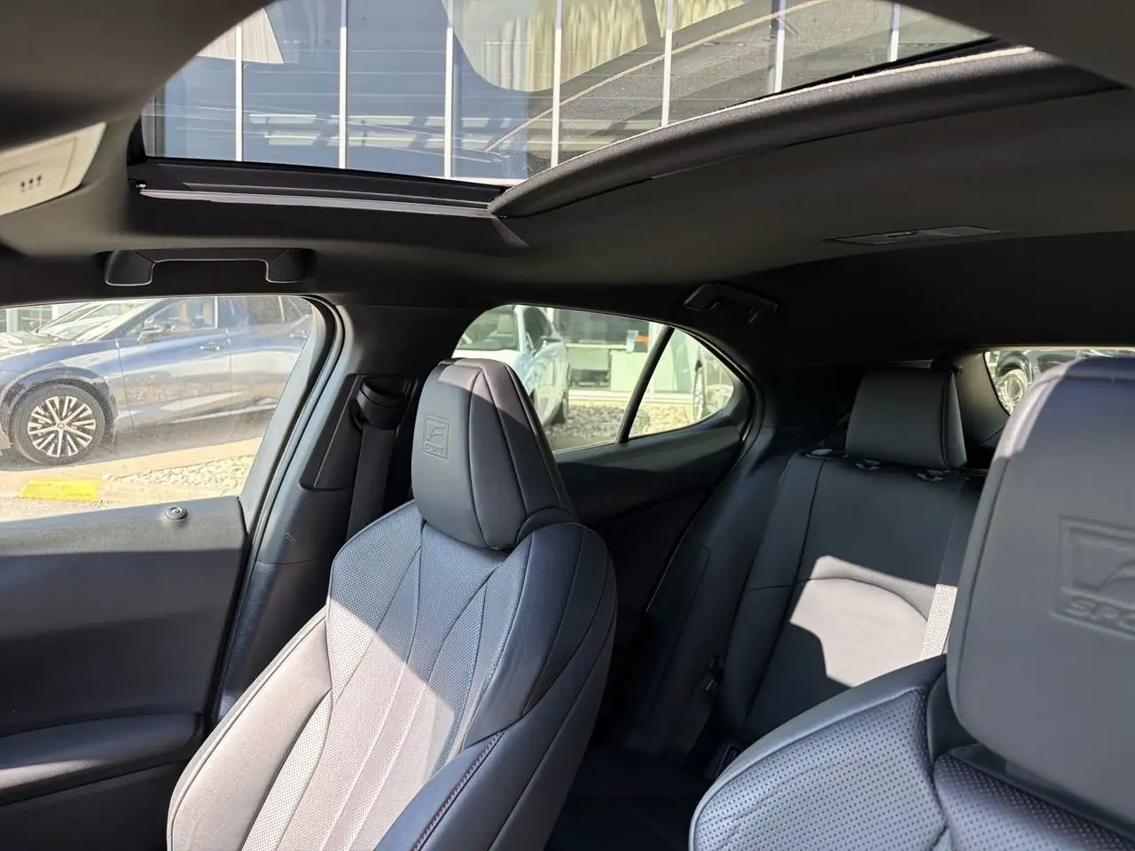Lexus UX снимка Lexus UX
