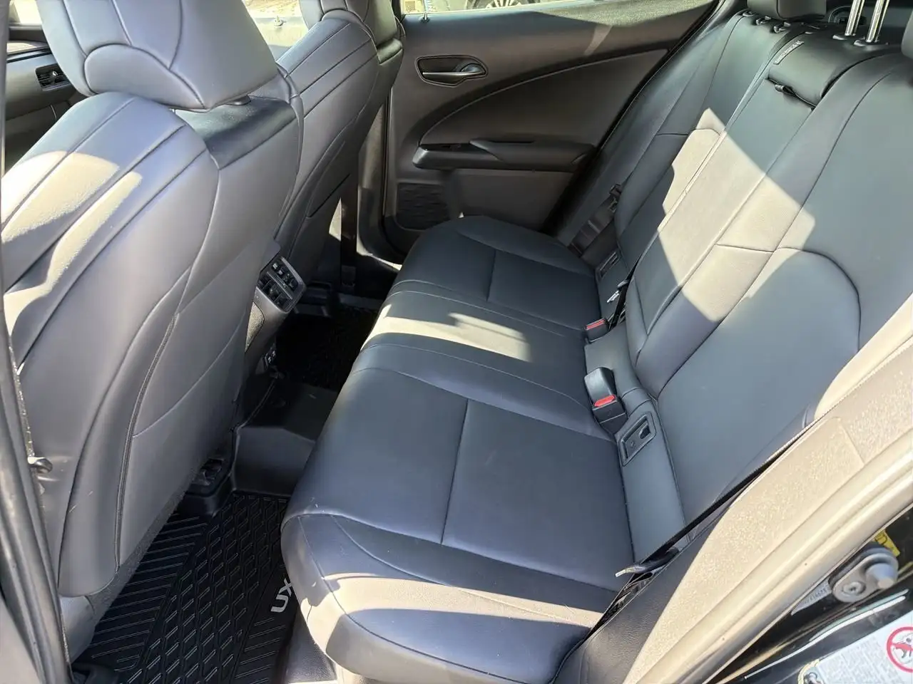 Lexus UX снимка Lexus UX
