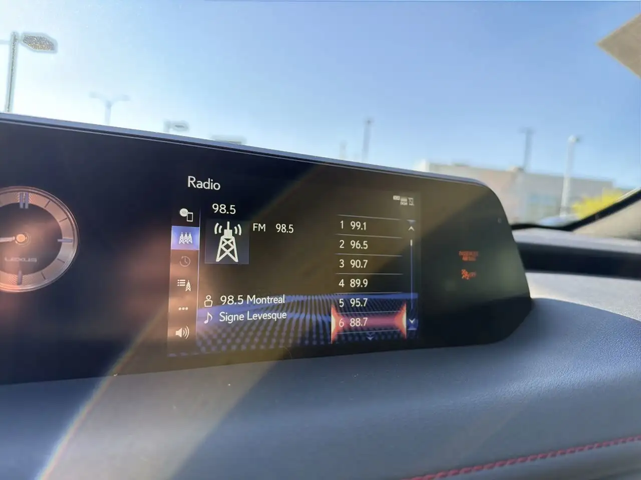 Lexus UX снимка Lexus UX