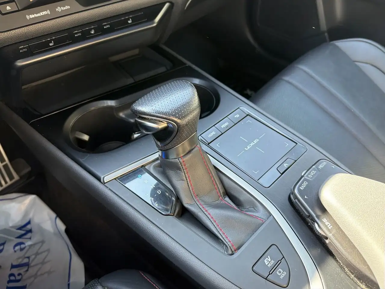Lexus UX снимка Lexus UX