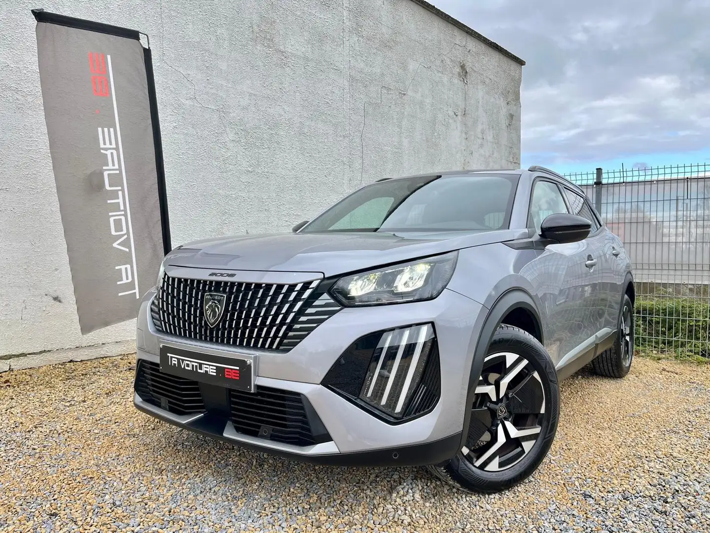 Peugeot 2008 1.2 Allure LED/NAV/CARPLAY/CAMERA/CLIM-AUTO/MICUIR Gris - 2