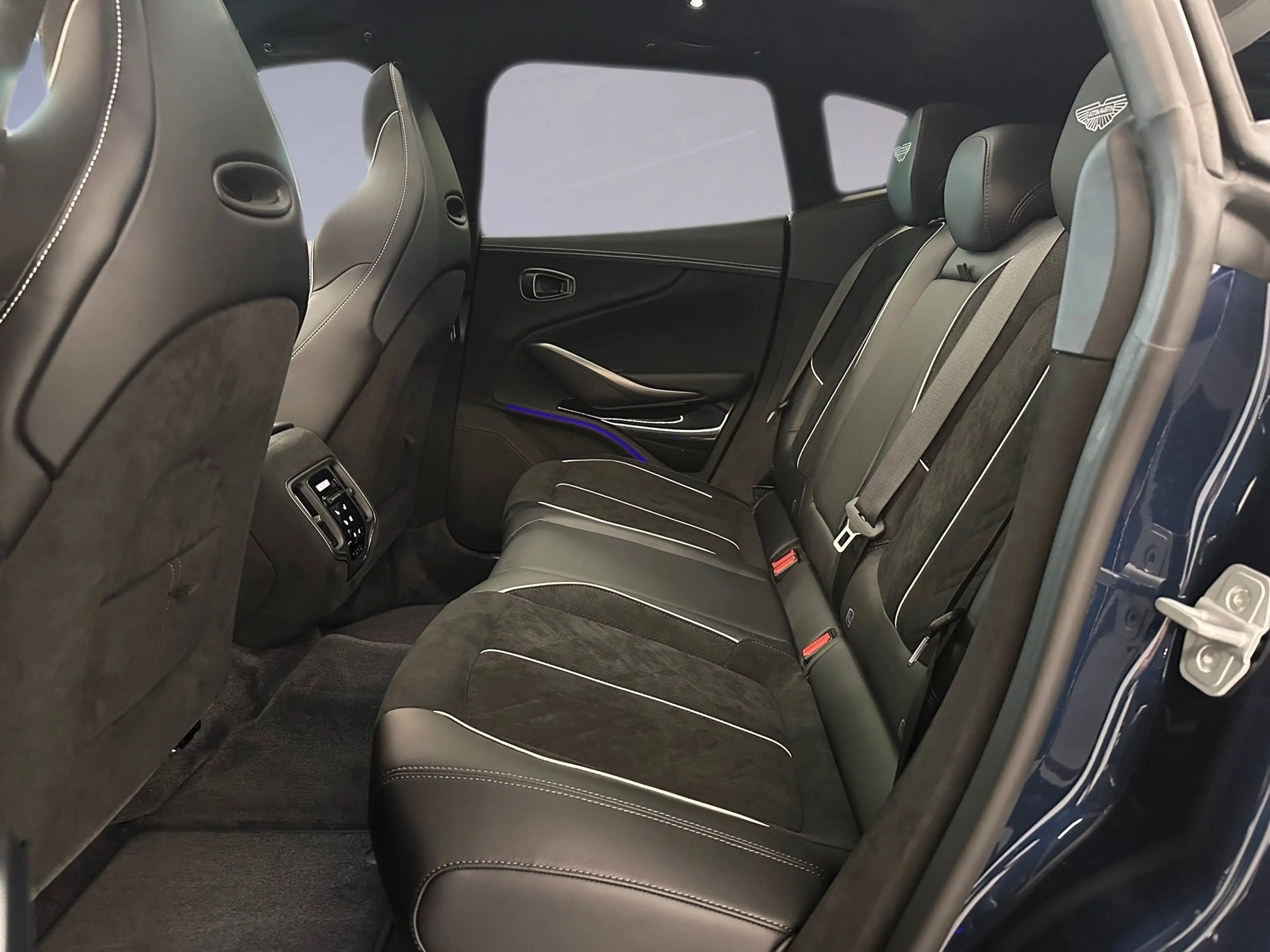 Aston Martin DBX S | Midnight Blue | PANO | 23" — photo 11
