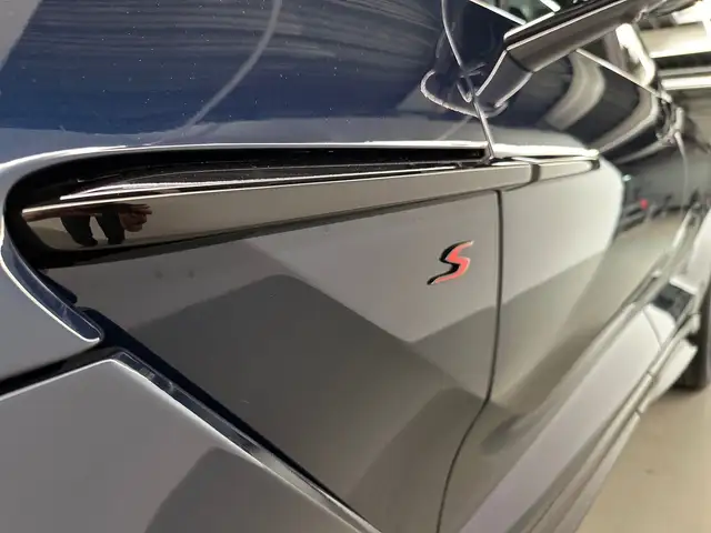 Aston Martin DBX view 13