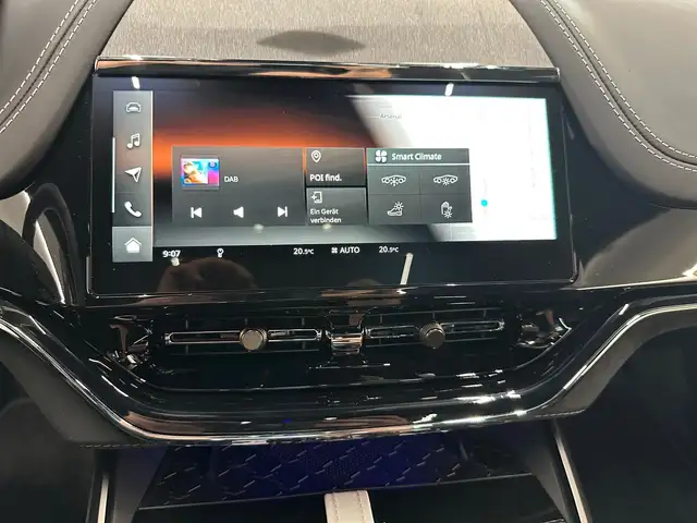 Aston Martin DBX view 9