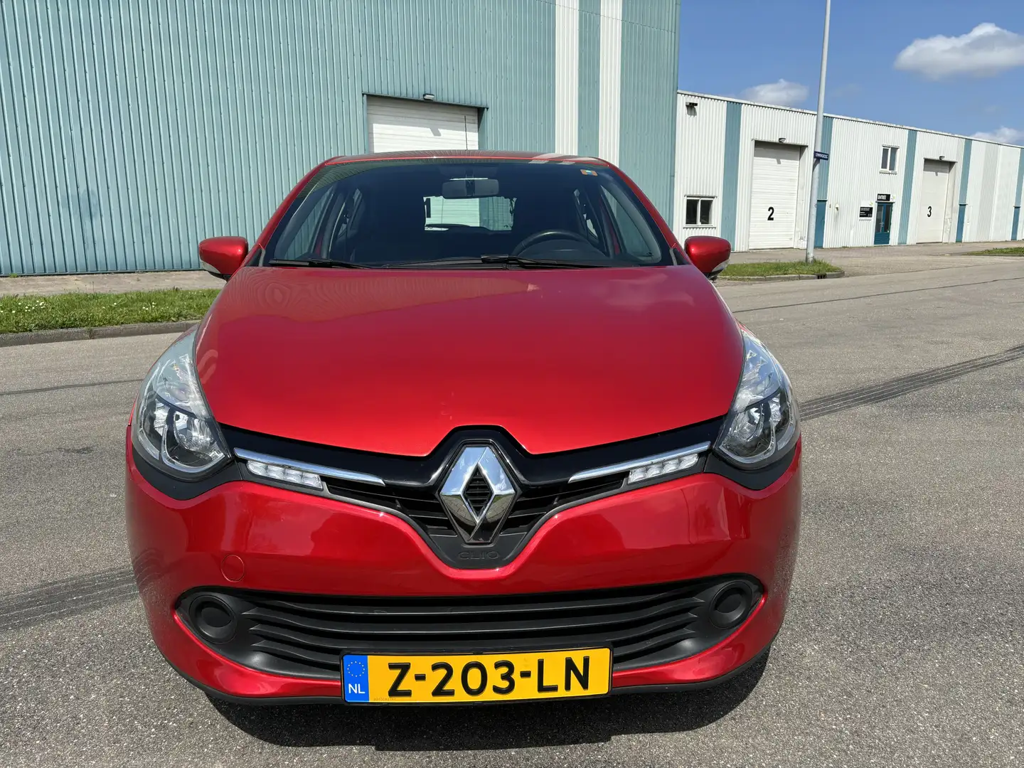 Renault Clio 0.9 TCe Limited 90 PK. Rood - 2