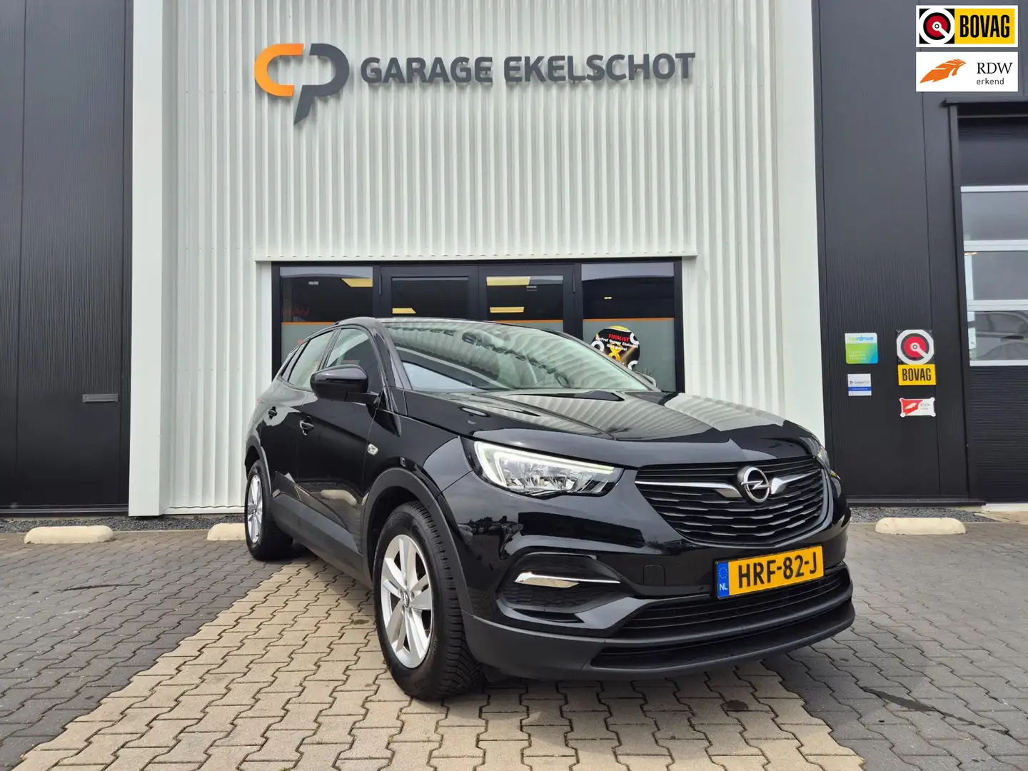 Opel Grandland X 1.2 Turbo Business Executive Automaat Schwarz - 1