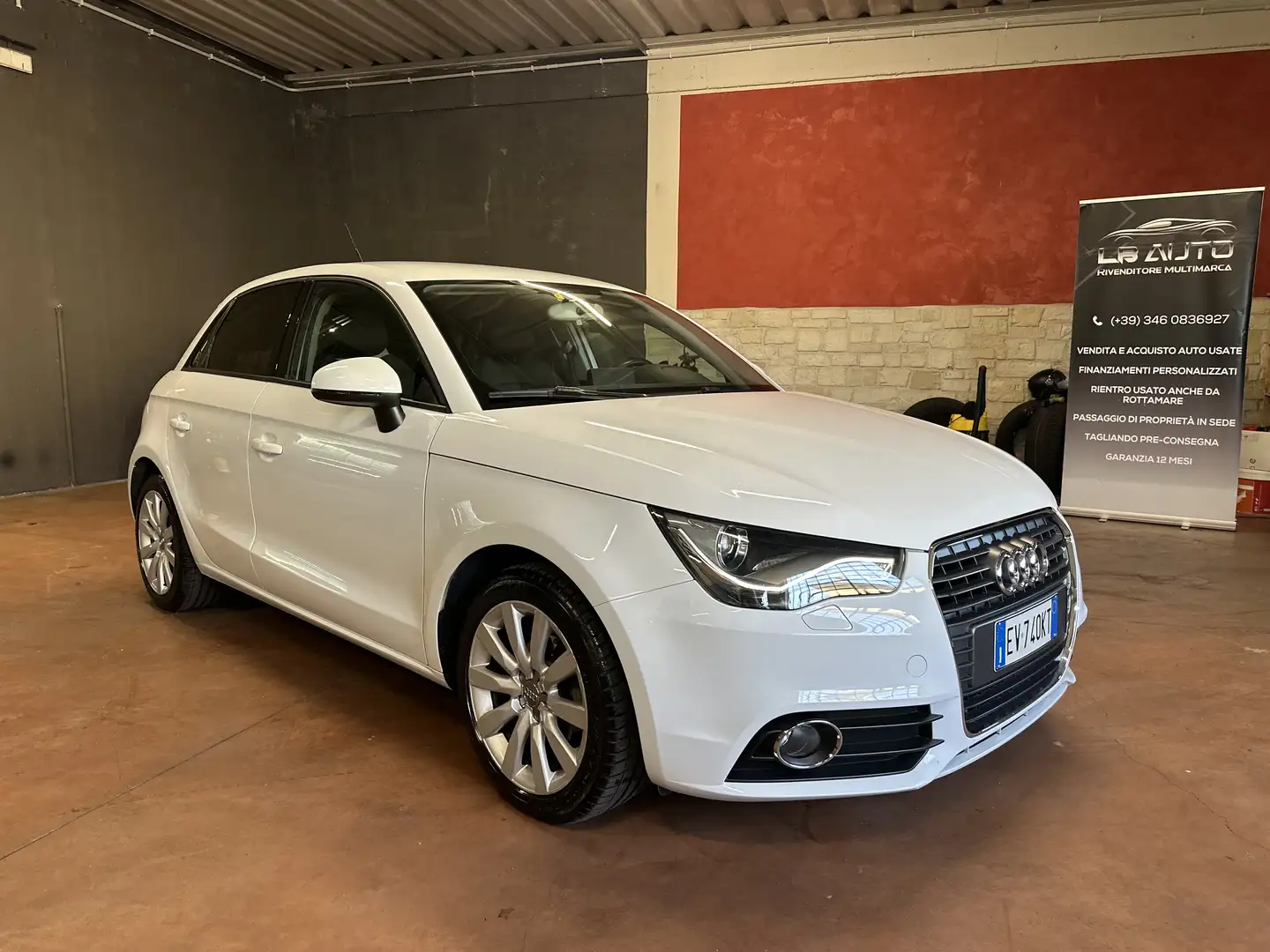 Audi A1 Sportback 1.6 tdi Attraction s-tronic - 1