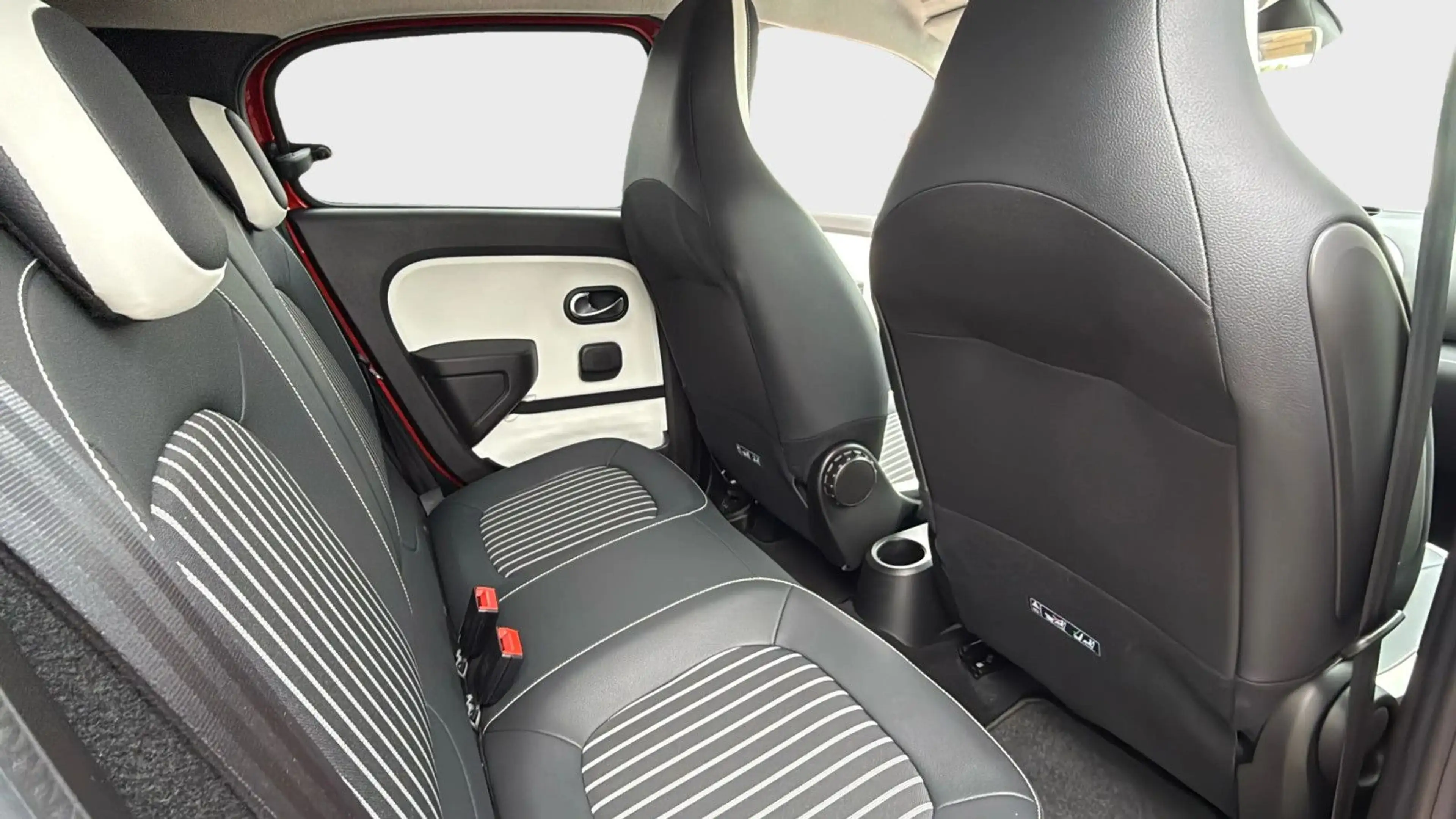 Renault Twingo Intens, NUR 4100KM,AUTOMATIK,ÖLWE NEU!! — photo 12