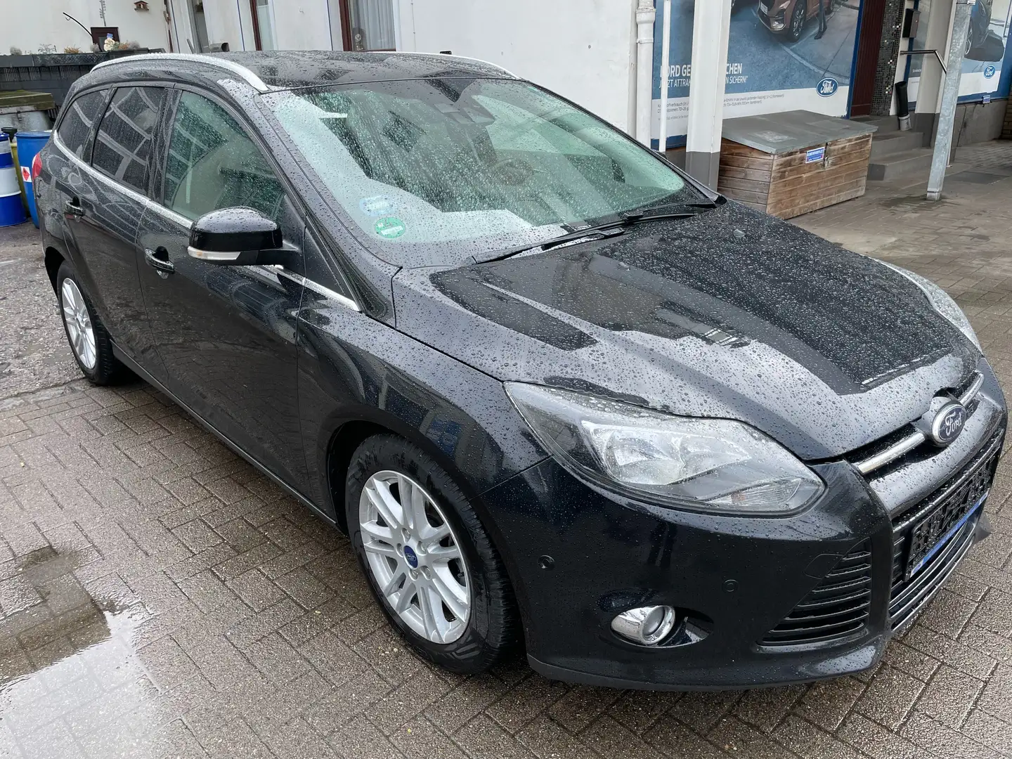 Ford Focus Titanium Schwarz - 1