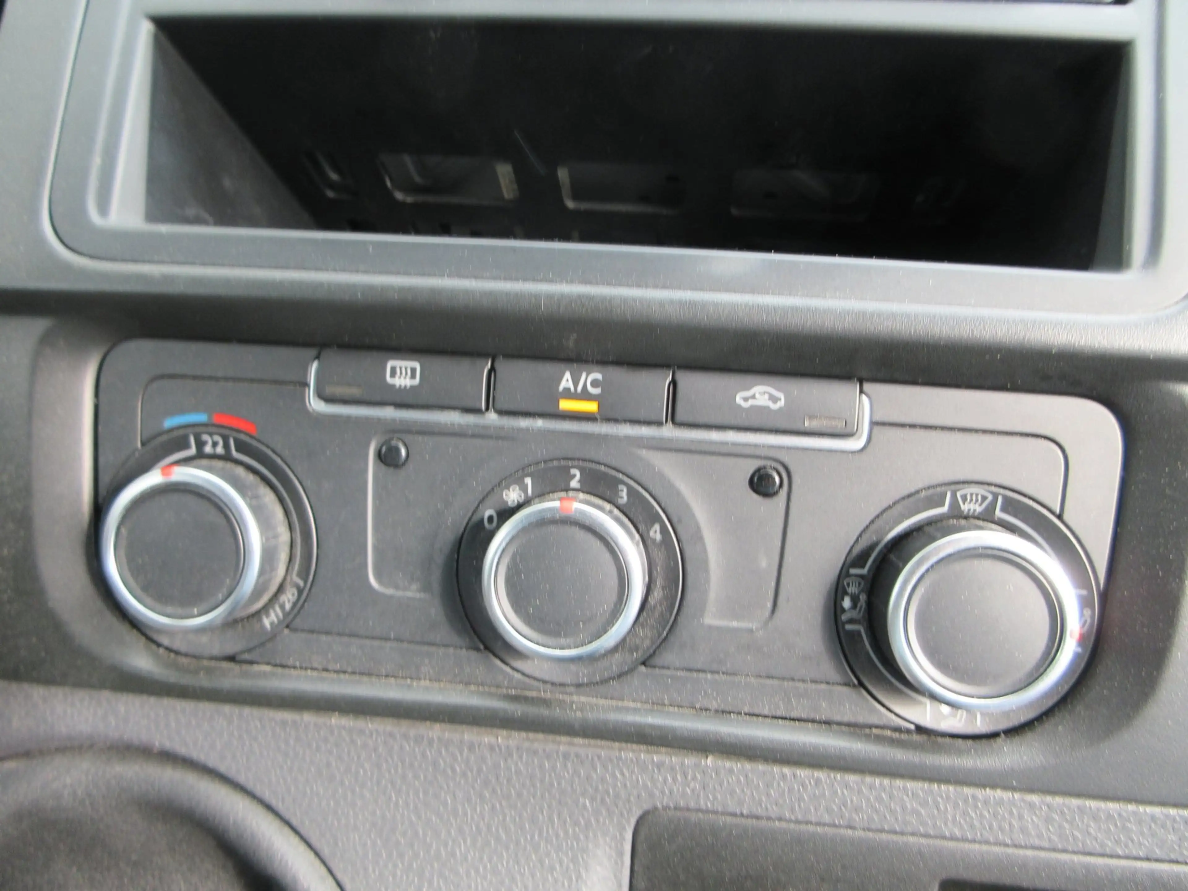 Volkswagen Transporter 2.0 TDI L1H1 airco trekhaak — photo 9