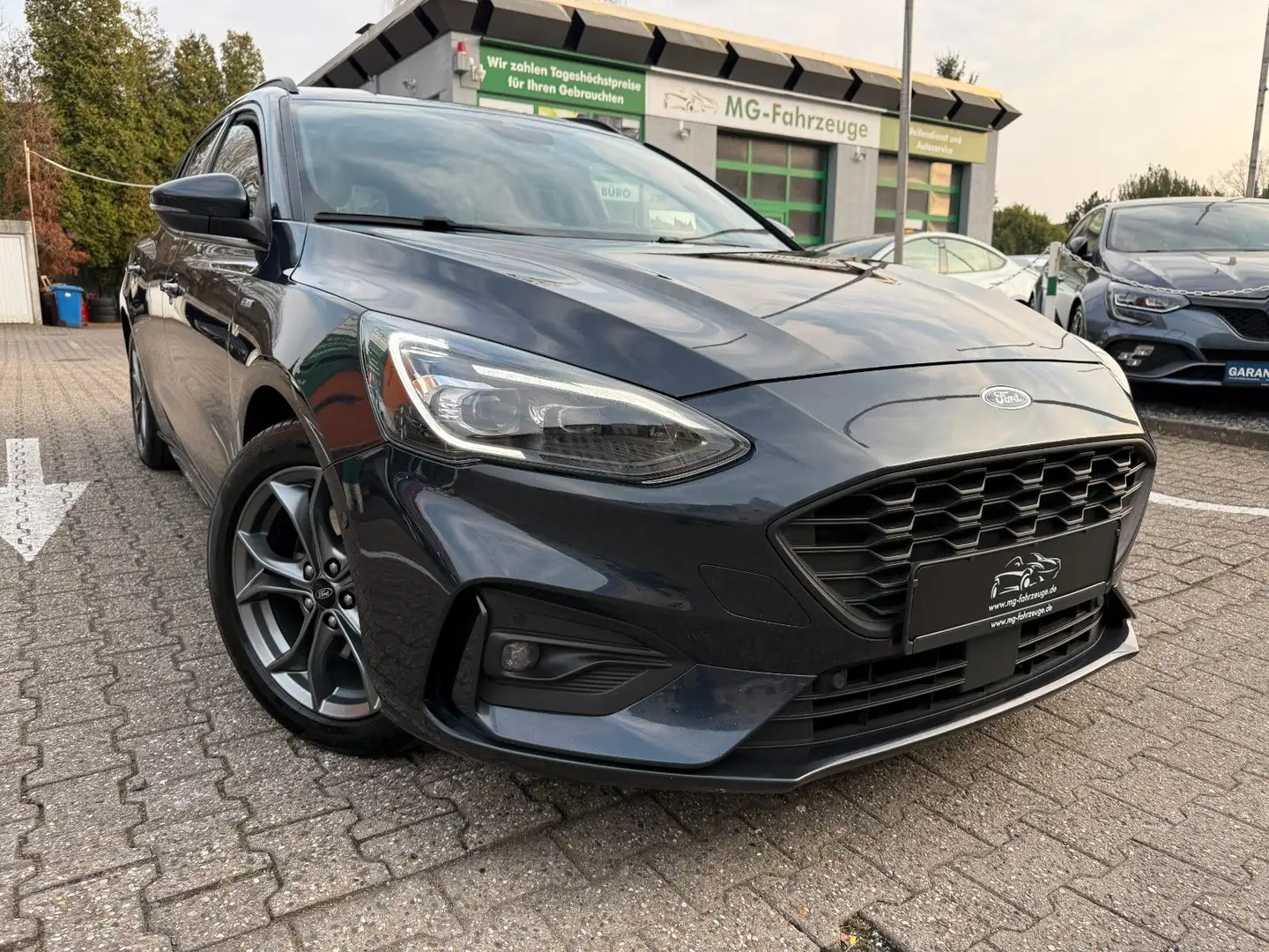 Ford Focus Turnier ST-Line X LED NAVI VOLL Gris - 1