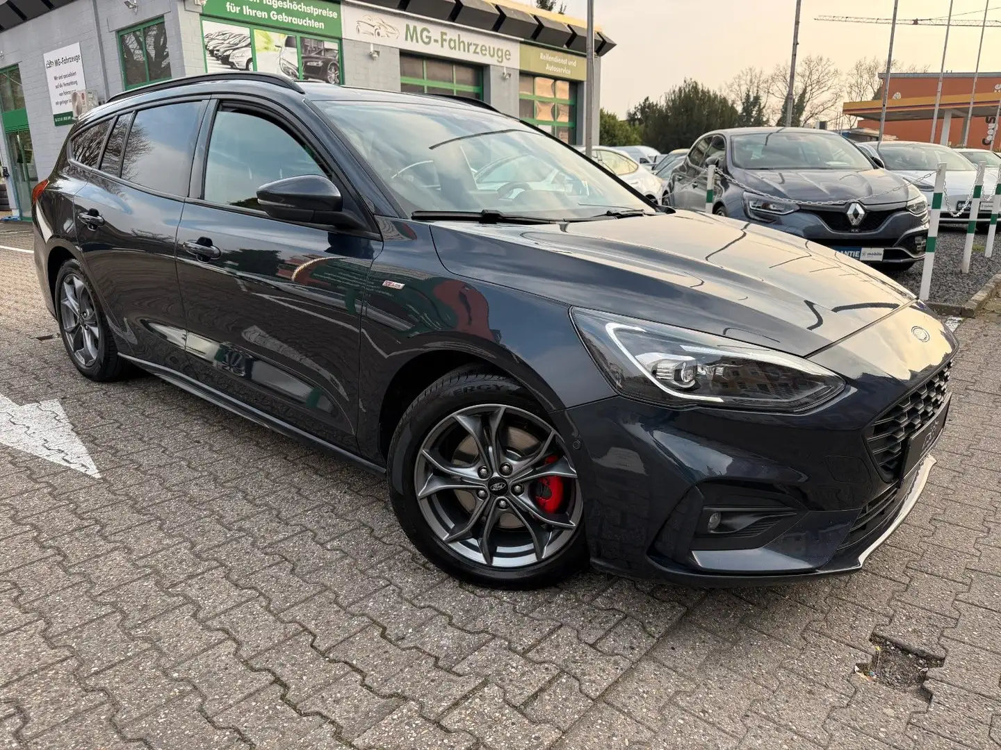 Ford Focus Turnier ST-Line X LED NAVI VOLL Gris - 2