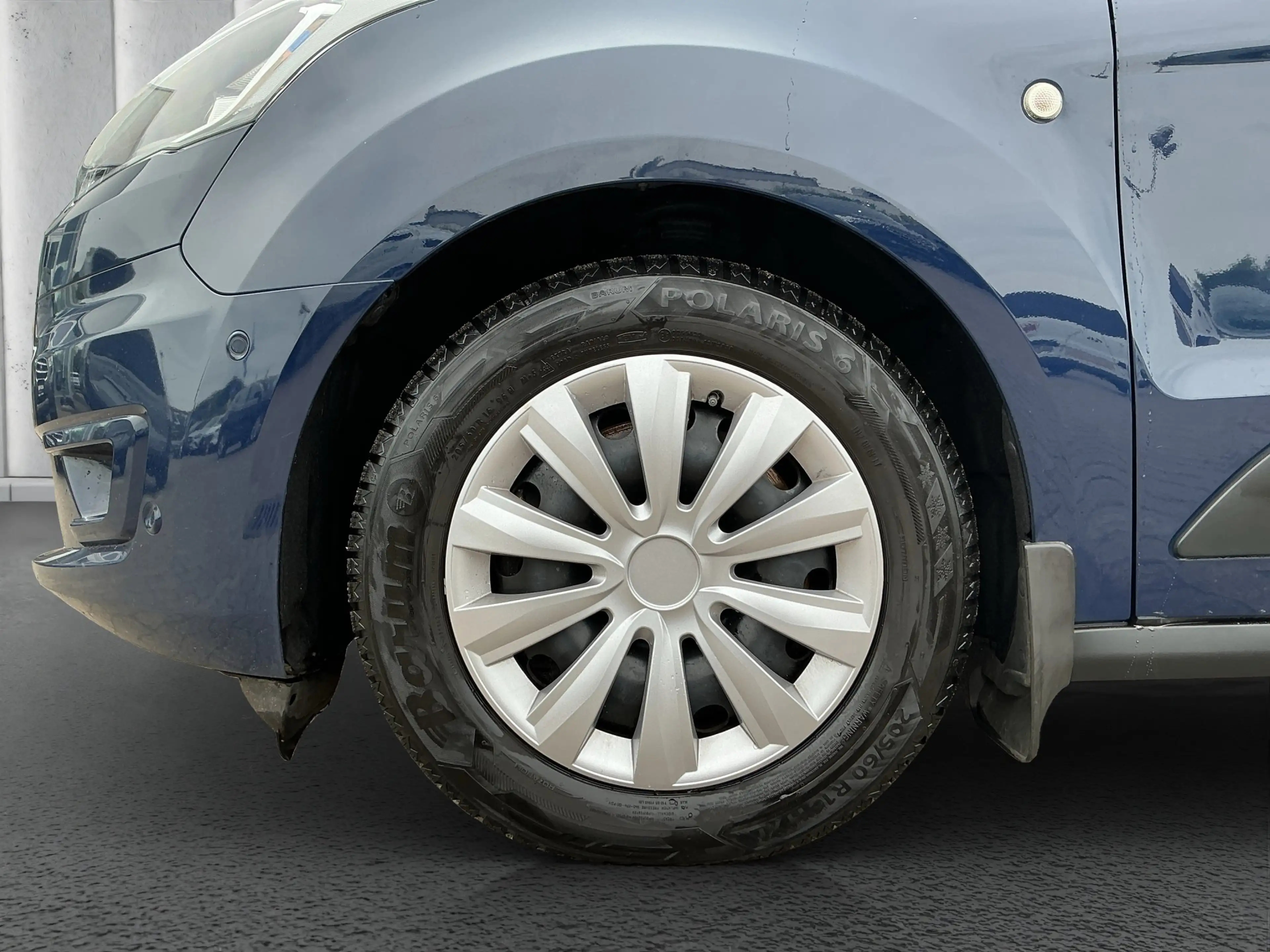Ford Grand Tourneo Connect — photo 9