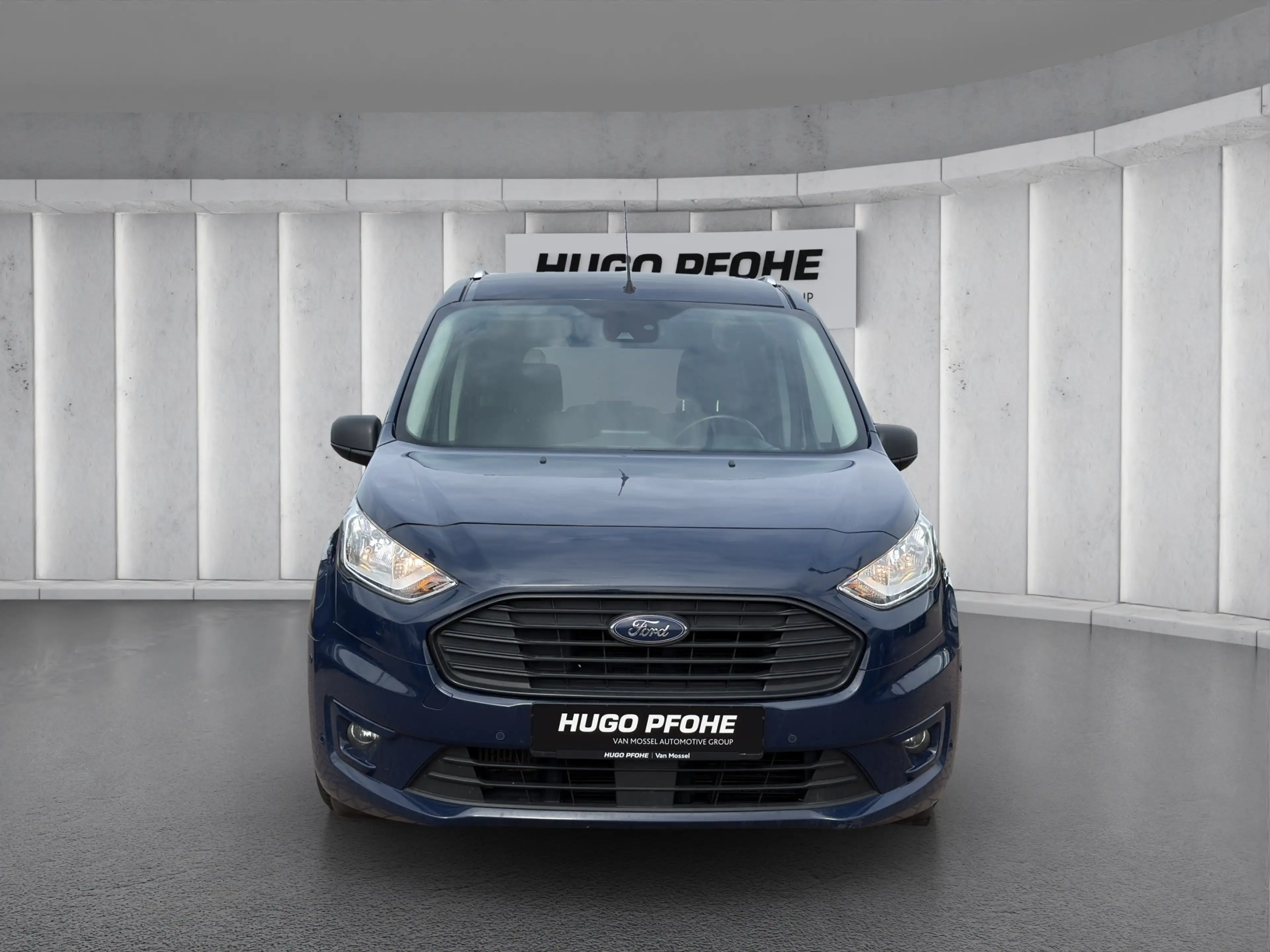 Ford Grand Tourneo Connect — photo 8