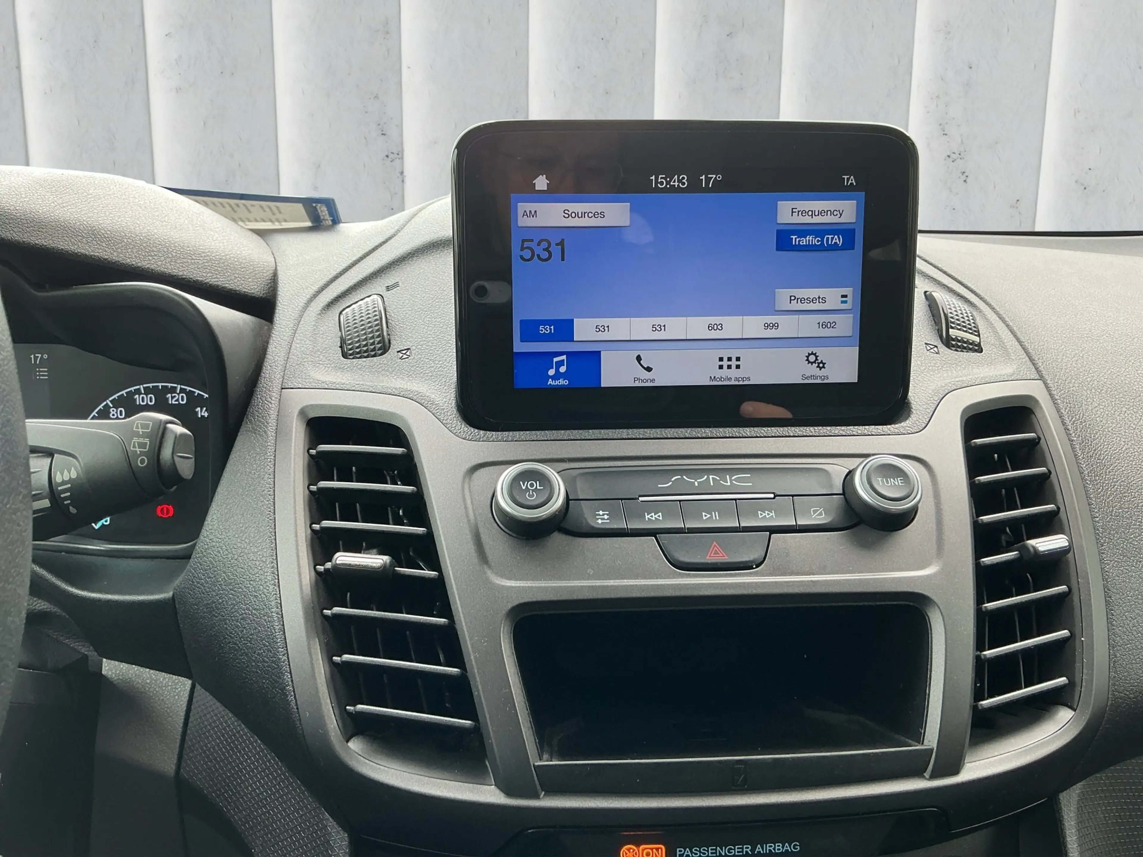 Ford Grand Tourneo Connect — photo 15