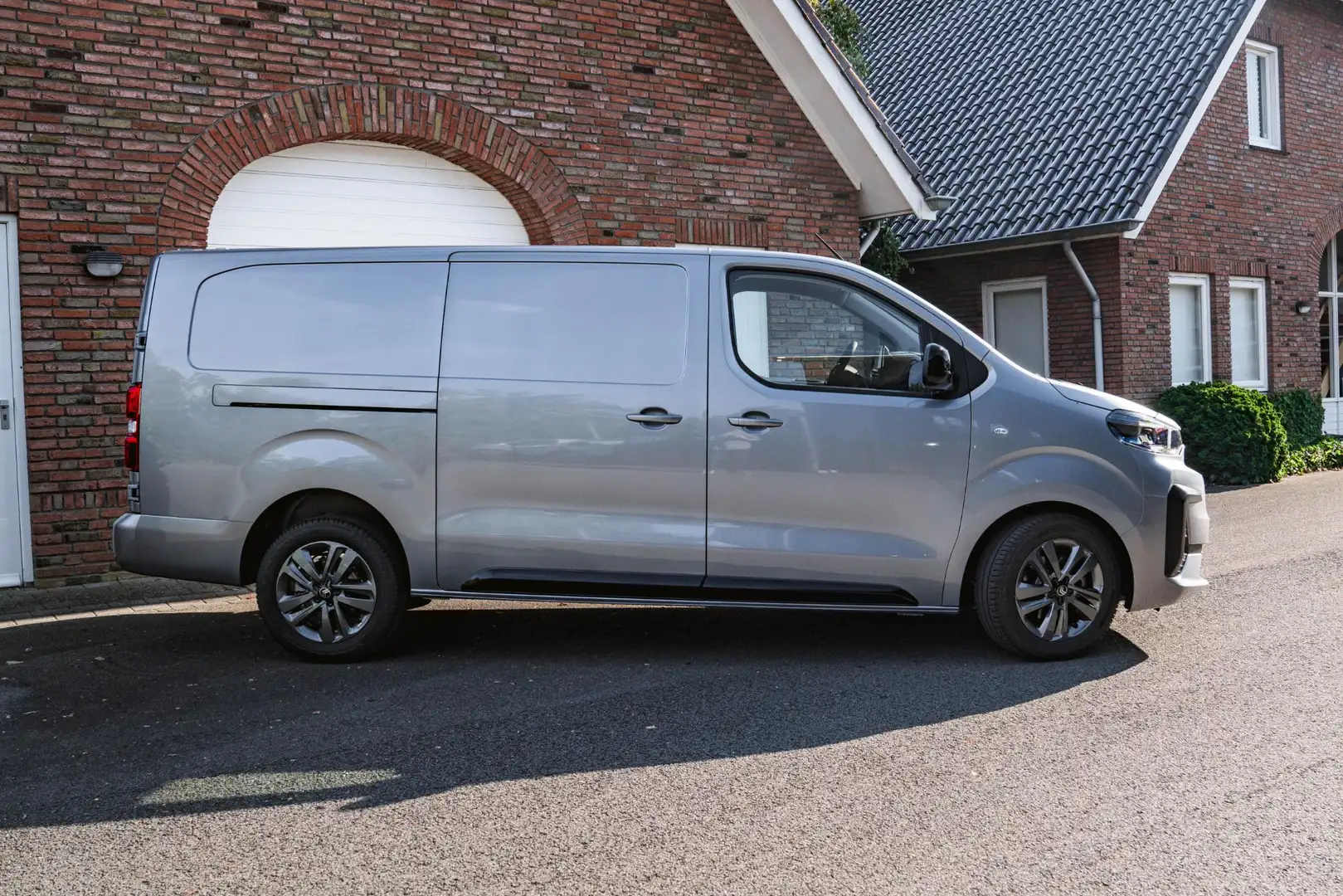 Citroen Jumpy 2.0 BlueHDI 180PK Automaat L3 NAVI Cruise Camera Grijs - 2