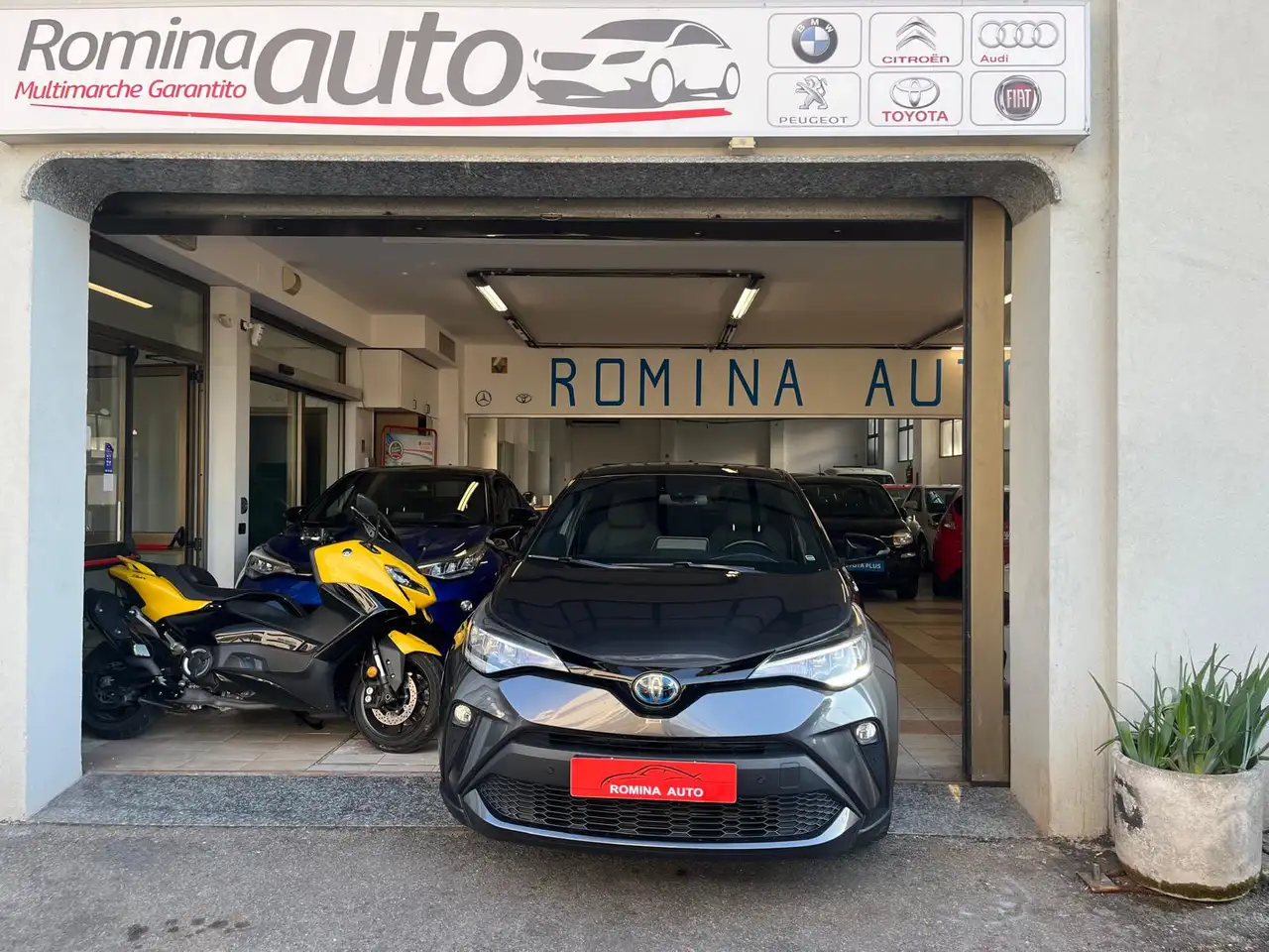 Toyota C-HR C-HR I 2020 2.0h Trend e-cvt — photo 1 of 29
