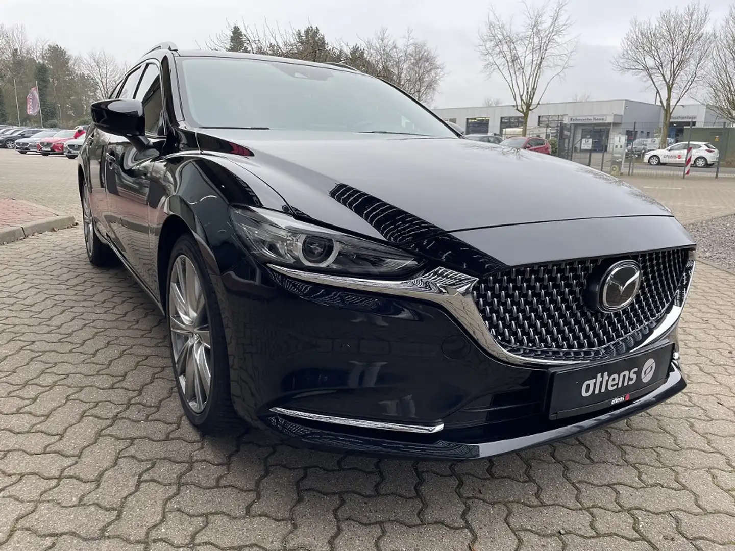 Mazda 6 2.5L SKYACTIV G 6AT TAKUMI GSD; Matrix-LED Schwarz - 2