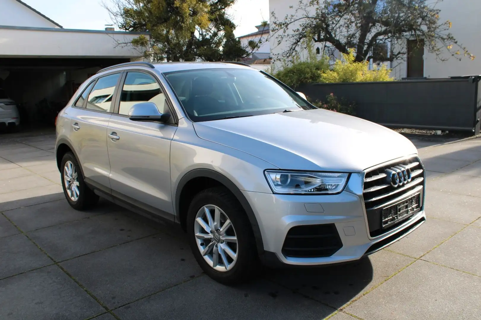 Audi Q3 **1.HAND/AHK/XENON/SHZ** Silber - 2