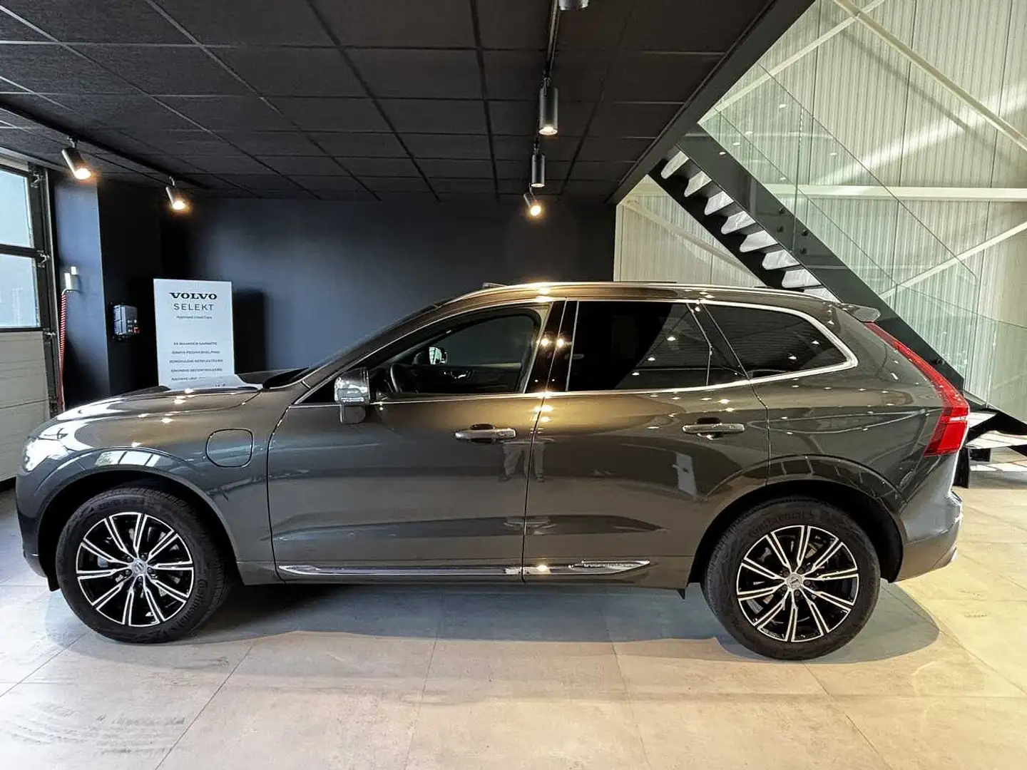 Volvo XC60 Inscription T8 Twin Engine eAWD plug-in hybride Grigio - 2