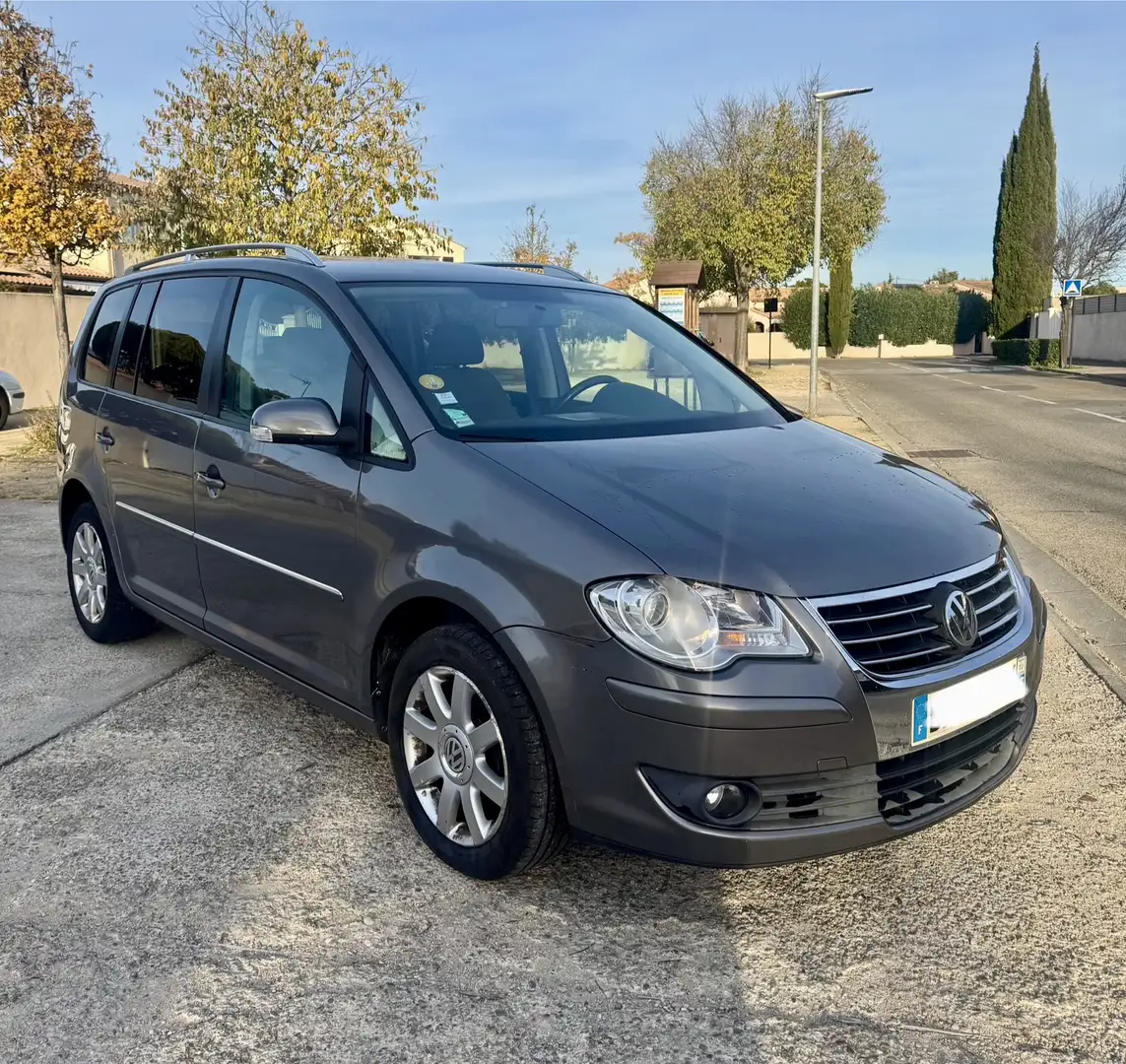 Volkswagen Touran 2.0 16S TDI 140 Confortline DSG - 1