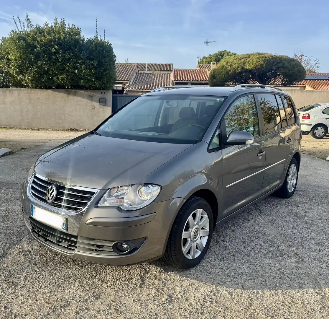 Volkswagen Touran 2.0 16S TDI 140 Confortline DSG - 2