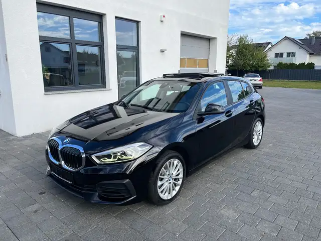 Bmw 120 i Limousine*Pano*LED*AHK*Standheizung*1.Hand