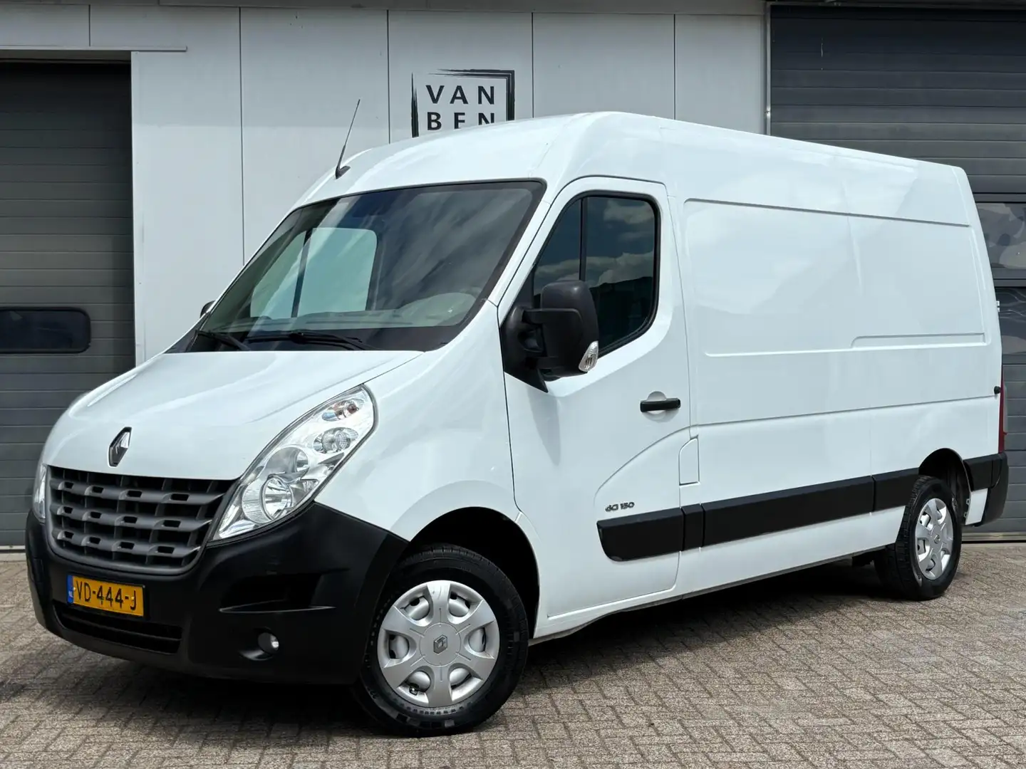 Renault Master T35 2.3dCi 150pk L2H2 Navi Clima Cruise 3-pers. EU Wit - 1