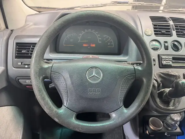 Mercedes-Benz V-Class view 11