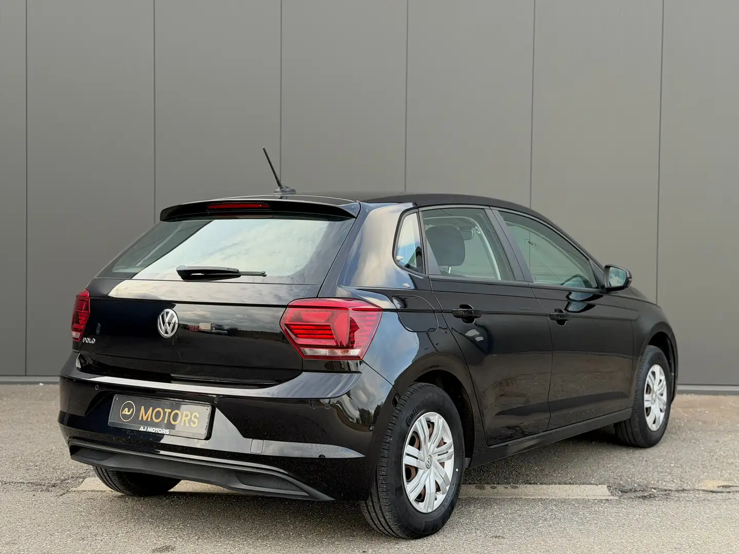 Volkswagen Polo 1.0i 80cv - Comfortline - GPS - Carplay - Garantie Noir - 2