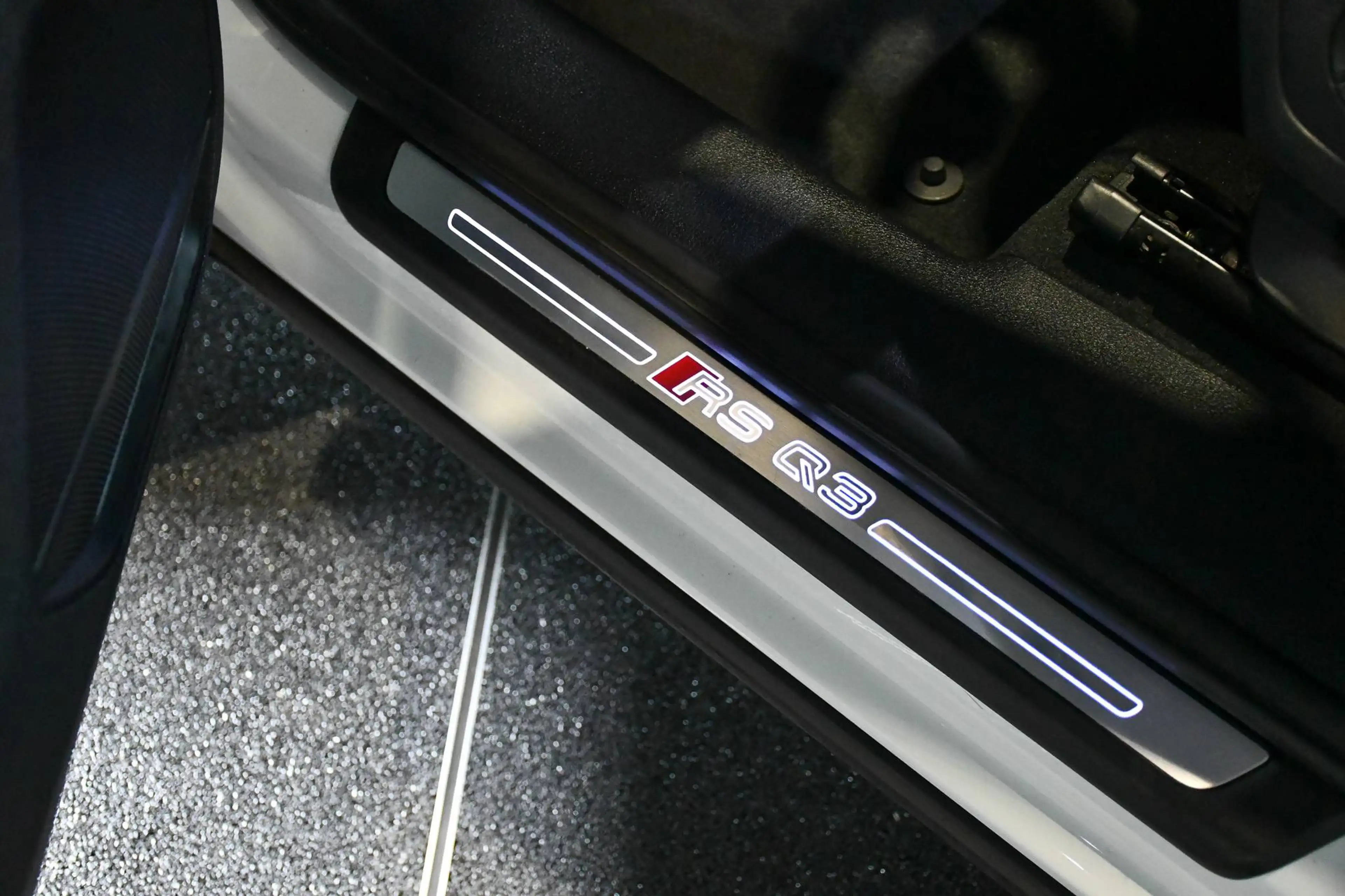Audi RS Q3 Q3 2.5 TFSI Quattro RS Q3 *ADAP LED*ACC*360 CAM*RS SEATS*RODE STIKKING*21"* — photo 11