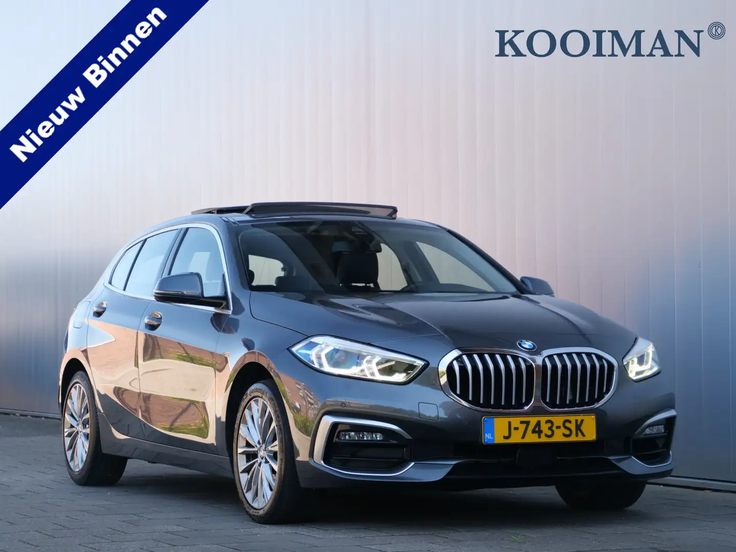 BMW 118 1-serie 118i High Executive Edition Leder / Schuif Grijs - 1
