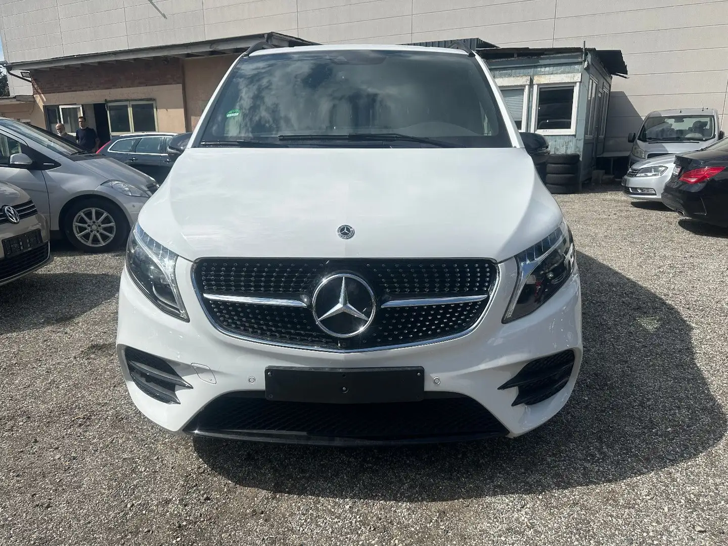 Mercedes-Benz V 250 AMG line Extralang,8Sitzer,2x Schiebetüren Weiß - 2