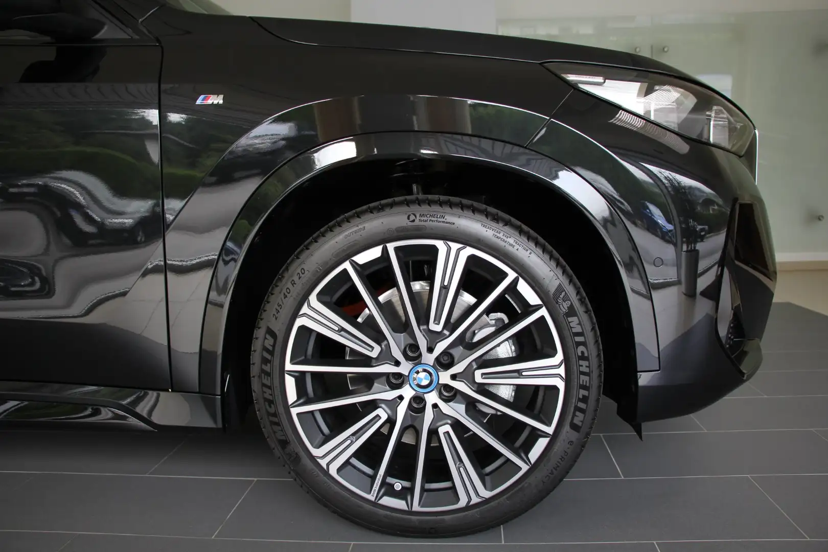 BMW iX1 iX1 xDrive30 64,7kWh Schwarz - 2
