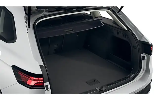 Volkswagen Passat view 4