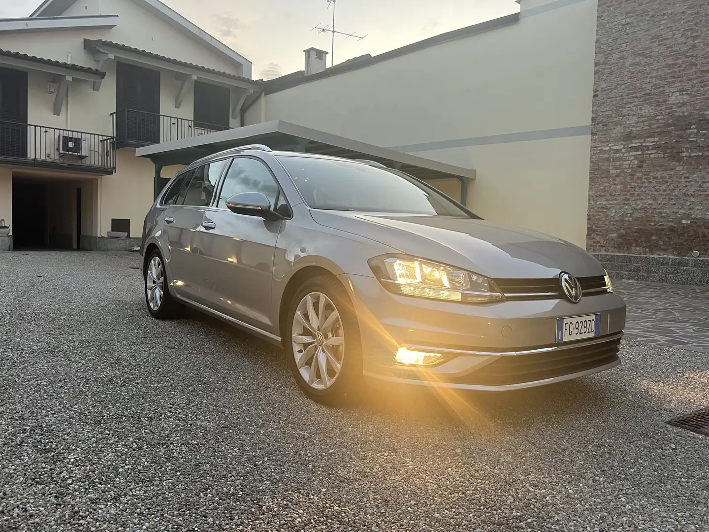 Volkswagen Golf Variant 2.0 tdi Highline 150cv E6 - 2