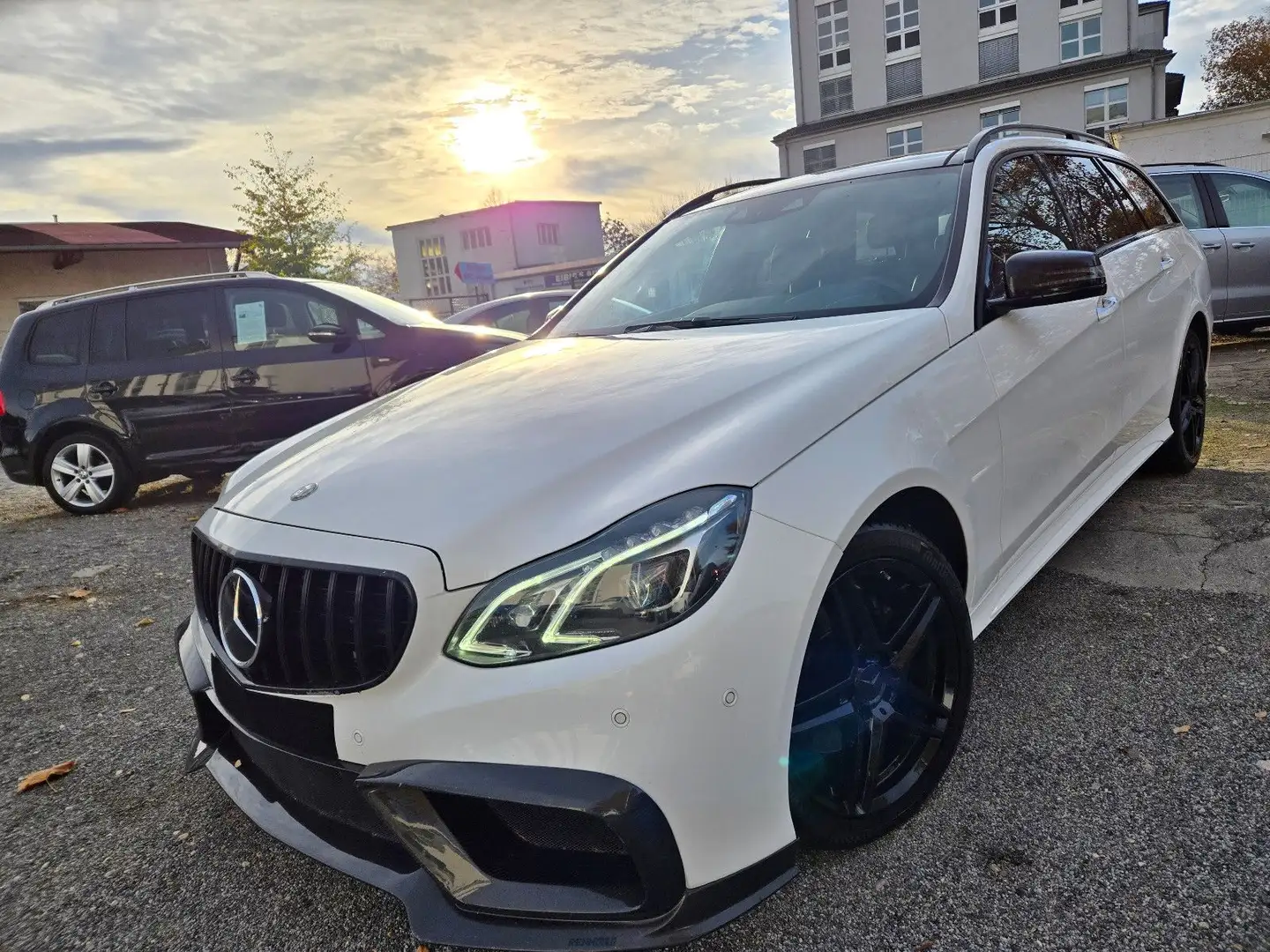 Mercedes-Benz E 300 AMG BlueTec neuer Motor Weiß - 1