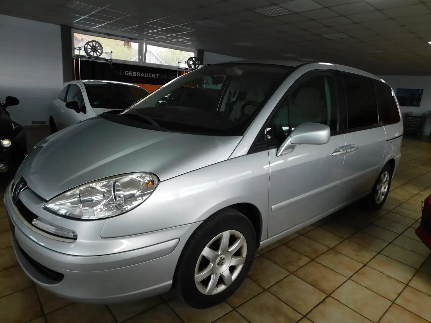Peugeot 807 HDi 135 Premium/7 SITZER/KLIMA/NAVI/PDC Silber - 2