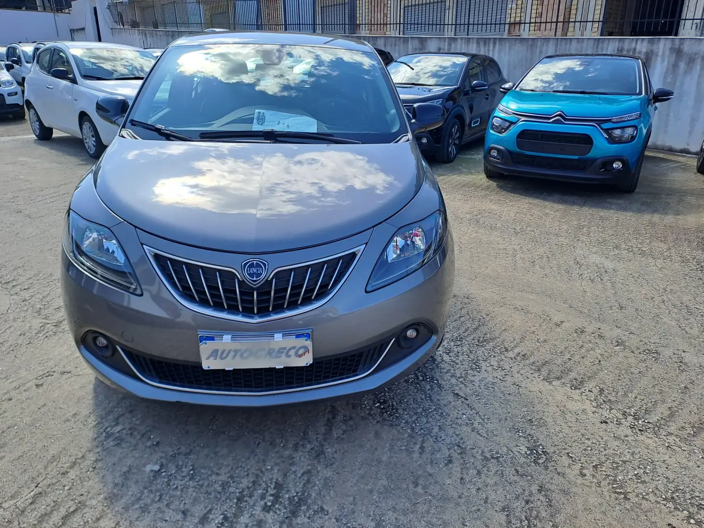 Lancia Ypsilon 1.0 FireFly 5 porte S&S Hybrid Gold Grigio - 2