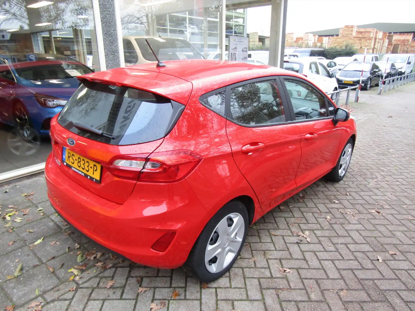 Ford Fiesta 1.1 TREND 85 PK 5 DRS AIRCO BLUETOOTH Rood - 2