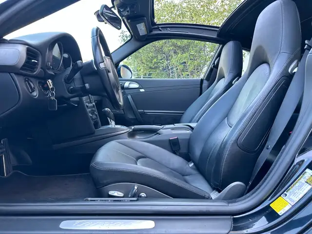 Porsche 911 view 11