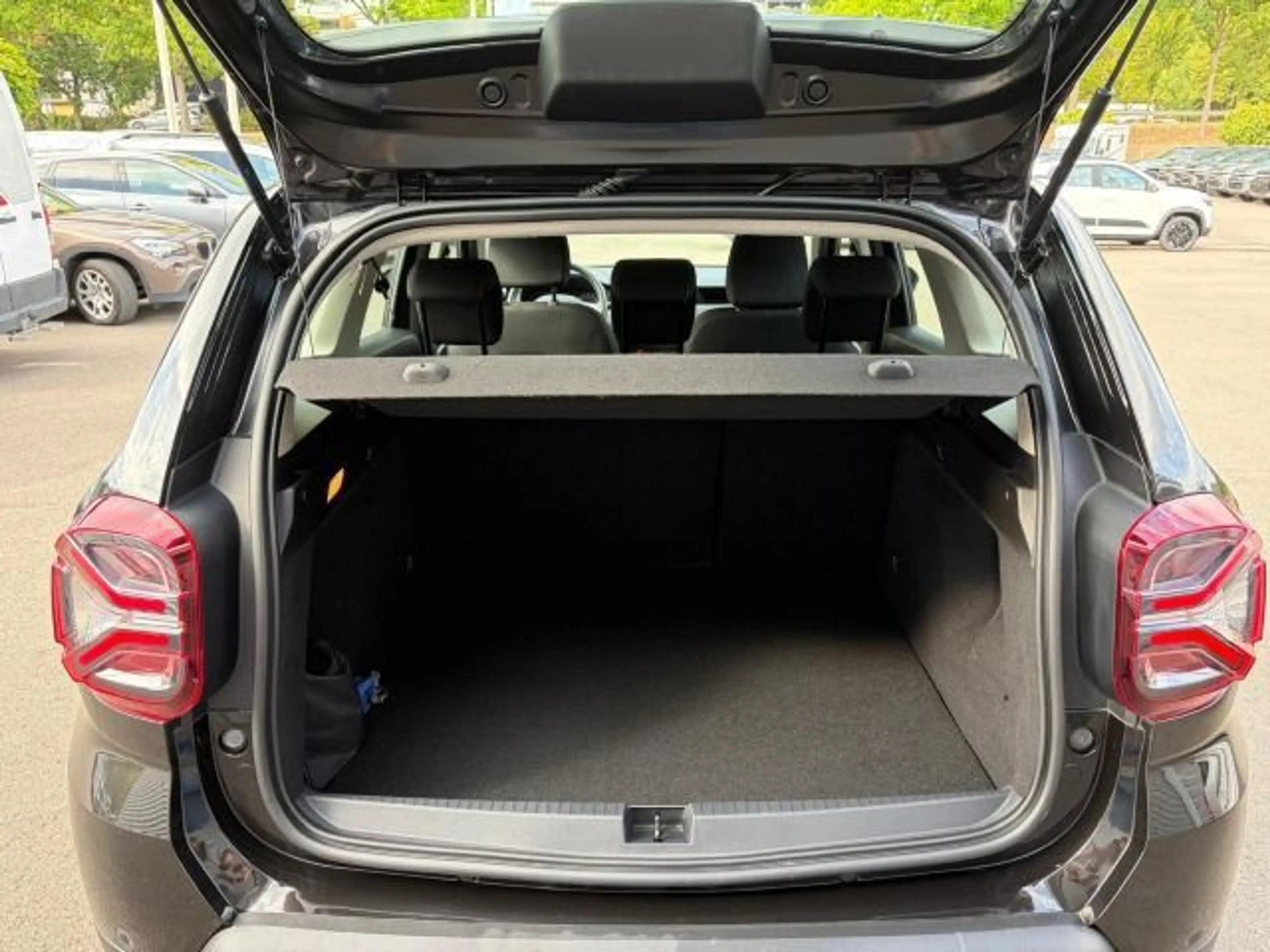 Dacia Duster II 1.0 TCe 100 LPG Comfort 2WD — photo 11