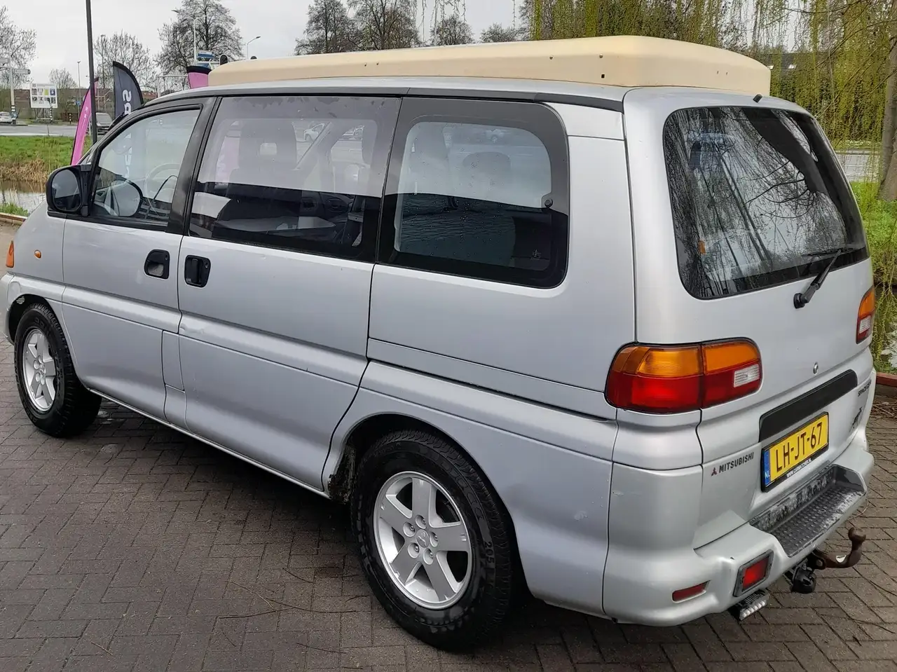 Mitsubishi Space Gear 8 personenbus/buscamper, foto 2