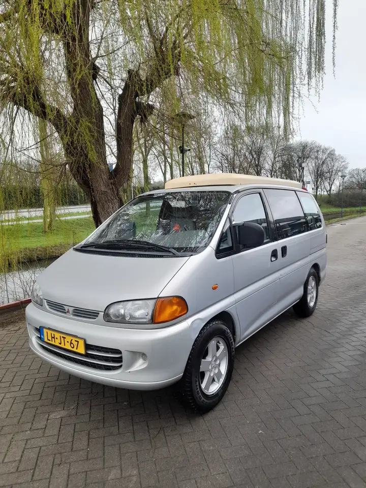 Mitsubishi Space Gear 8 personenbus/buscamper, foto 1