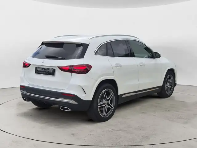 Mercedes-Benz Gla view 4